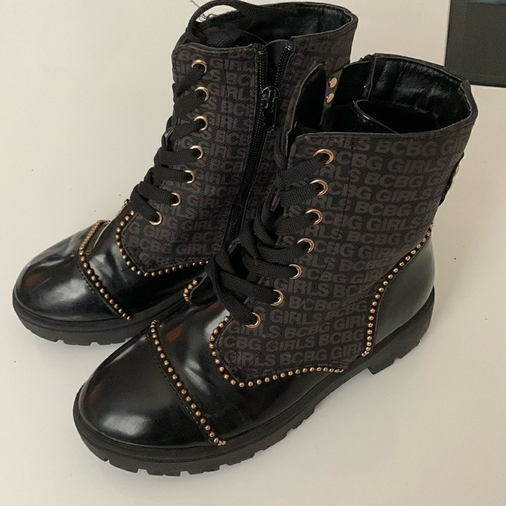 BCBG Girls Garnet Fashion Boots Size 2